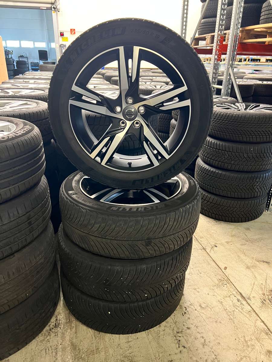 Original Volvo XC40 II 19 Zoll Winter Kompletträder 7,5x19 ET50,5 31423931 Michelin 235/50 R19 #5028