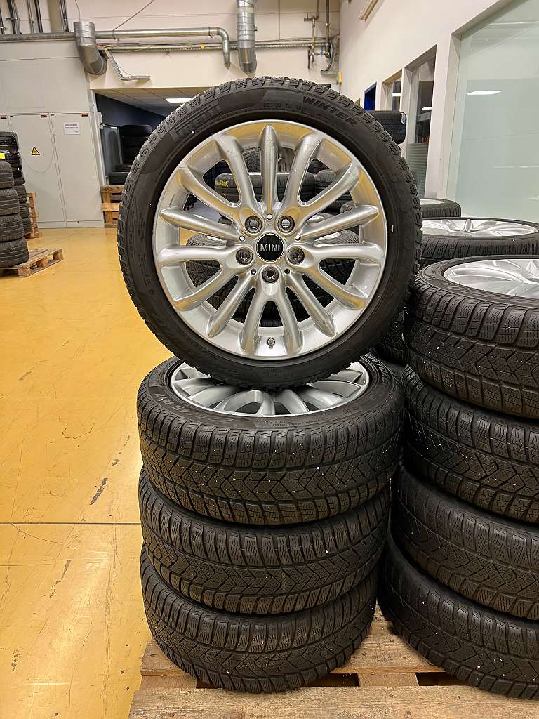 Original Mini Clubman F54 17 Zoll Winter Kompletträder 7,5x17 ET54 6856047 Pirelli 225/45 R17 RDC #1368