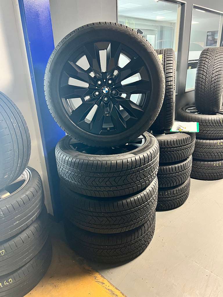 Original Bmw XM G09 21 Zoll Winter Kompletträder 9,5x21 ET26 6856012 Pirelli 285/45 R21 RDC #202