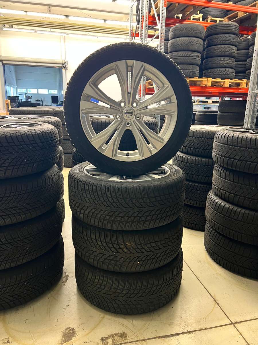 Original Volvo V90 S90 18 Zoll Winter Kompletträder 8x18 ET42 32243390 okian 245/45 R18 #5024