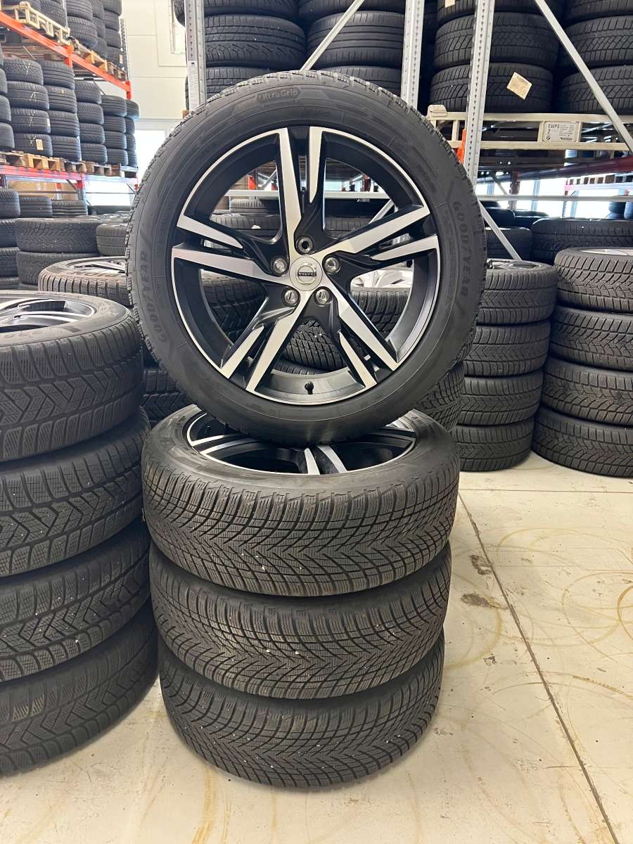 Original Volvo XC40 II 2 19 Zoll Winter Kompletträder 7,5x19 ET50,5 31423931 Goodyear 235/50 R19 #5023x
